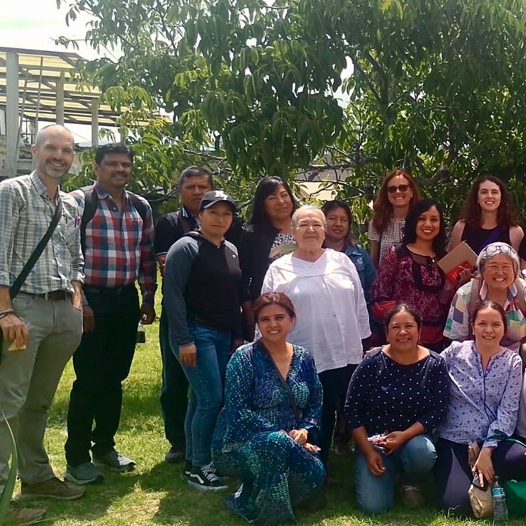 Miembros de la Cooperativa Calpan reunidos en la comunidad