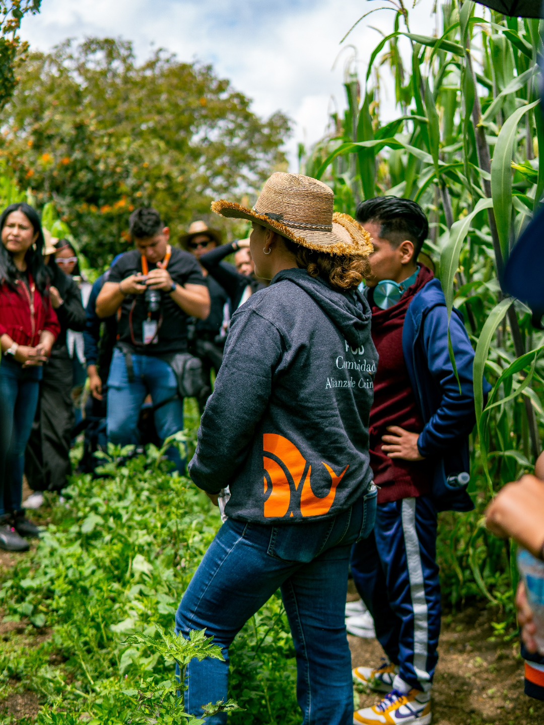 Visitantes en recorrido vivencial por los campos de Calpan